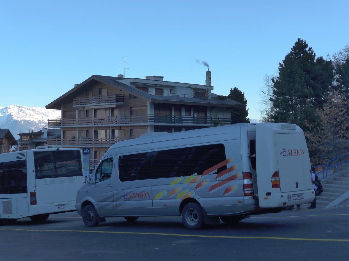 (177'254) - Lathion, Sion - Nr. 37/VS 26'221 - Mercedes am 18. Dezember 2016 in Haute-Nendaz, T�l�cabine