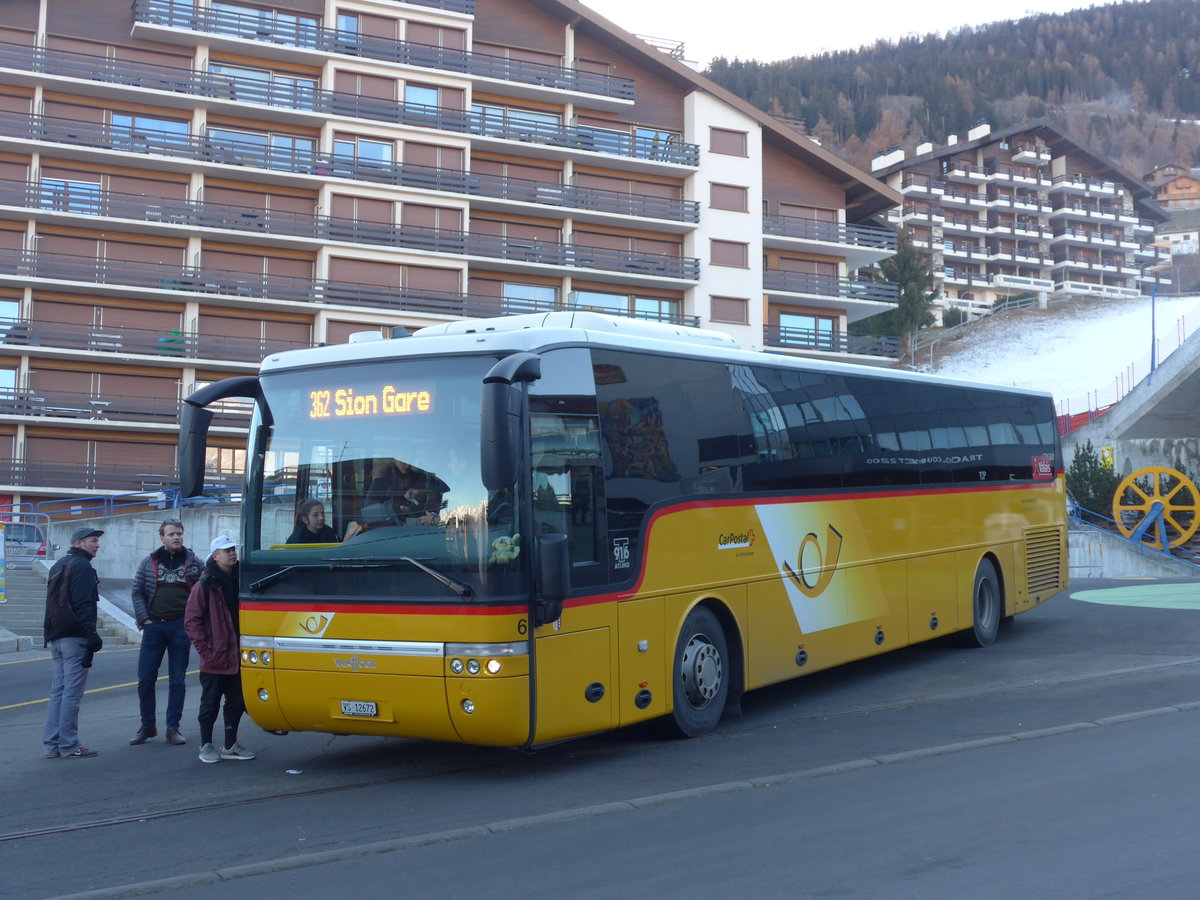 (177'264) - Lathion, Sion - Nr. 6/VS 12'672 - Van Hool am 18. Dezember 2016 in Haute-Nendaz, T�l�cabine