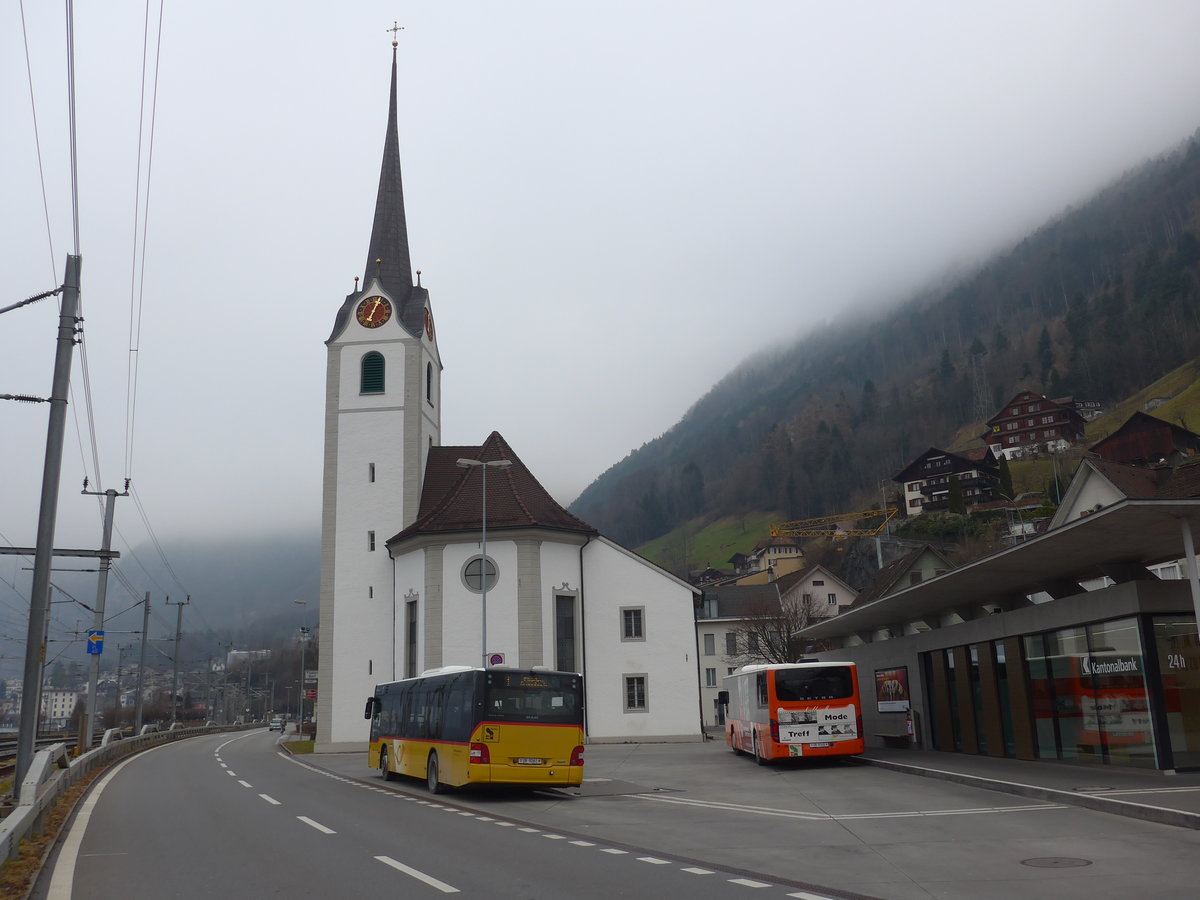 (177'479) - Mattli, Wassen - UR 9261 - MAN + AAGU Altdorf - Nr. 58/UR 9348 - Setra am 30. Dezember 2016 in Fl�elen, Hauptplatz