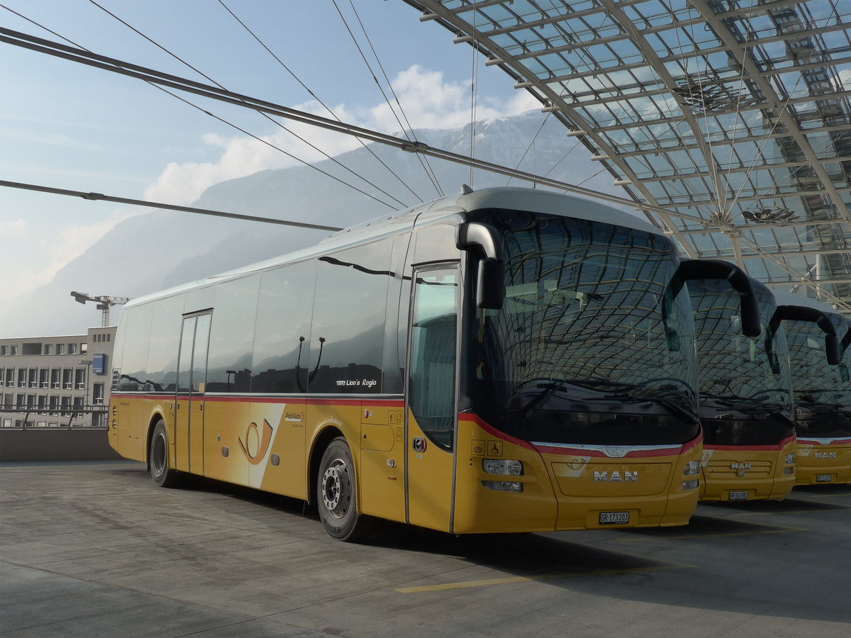 (178'422) - PostAuto Graub�nden - GR 173'203 - MAN am 9. Februar 2017 in Chur, Postautostation