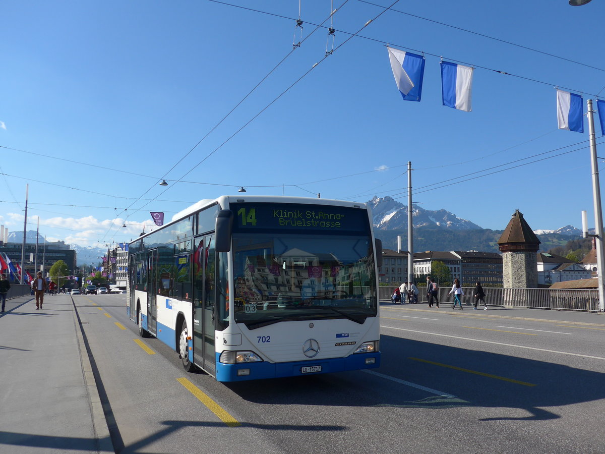 (179'426) - VBL Luzern - Nr. 702/LU 15'717 - Mercedes (ex Heggli, Kriens Nr. 702; ex EvoBus, Kloten) am 10. April 2017 in Luzern, Bahnhofbr�cke