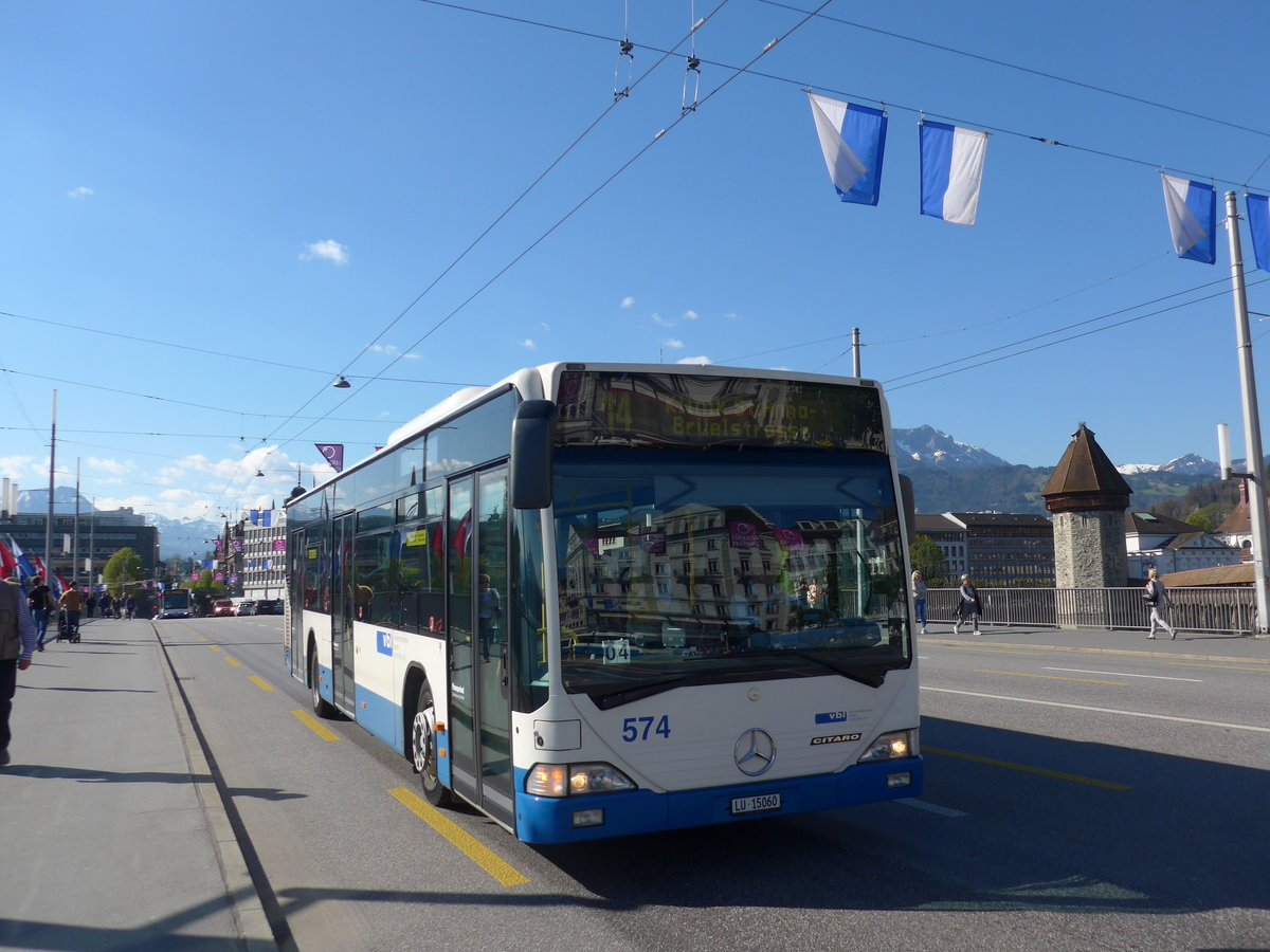 (179'443) - VBL Luzern - Nr. 574/LU 15'060 - Mercedes am 10. April 2017 in Luzern, Bahnhofbr�cke