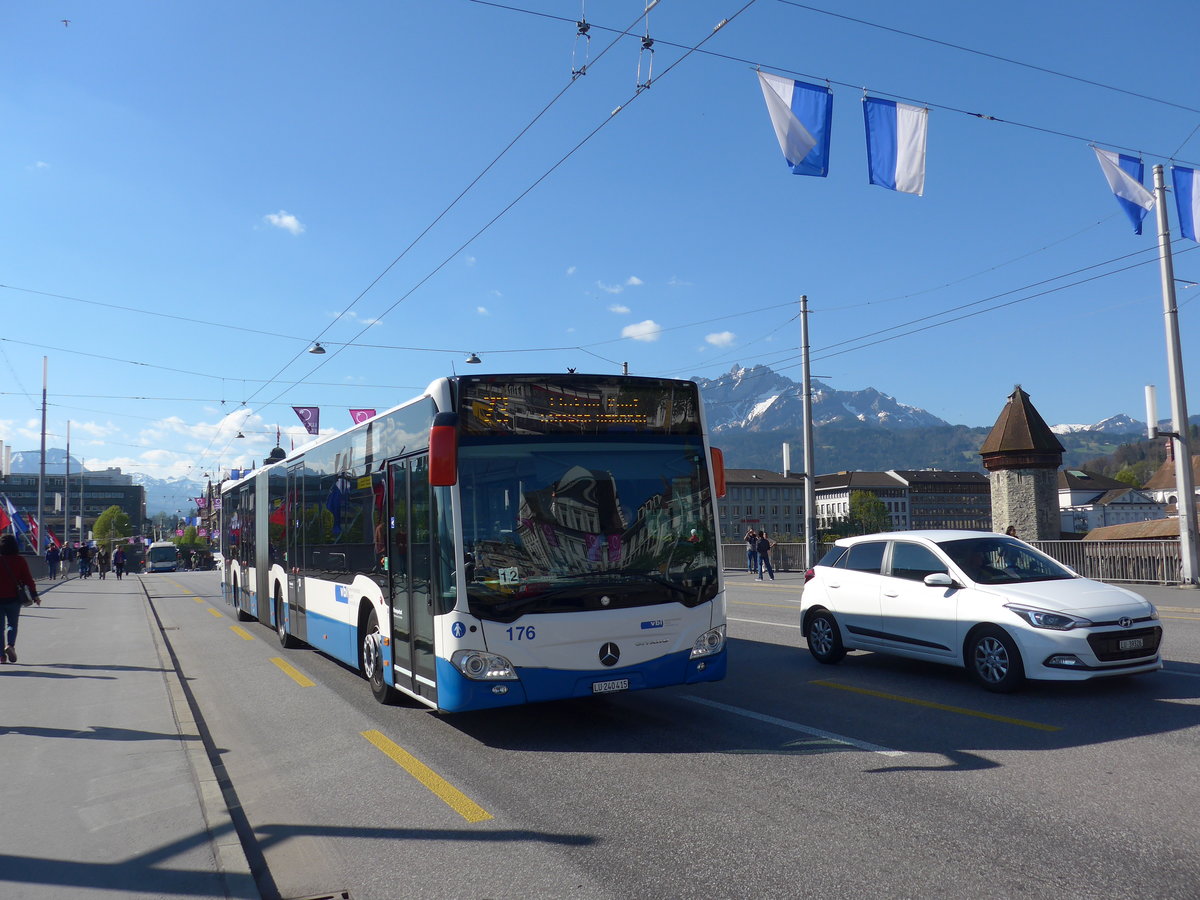 (179'444) - VBL Luzern - Nr. 176/LU 240'415 - Mercedes am 10. April 2017 in Luzern, Bahnhofbr�cke