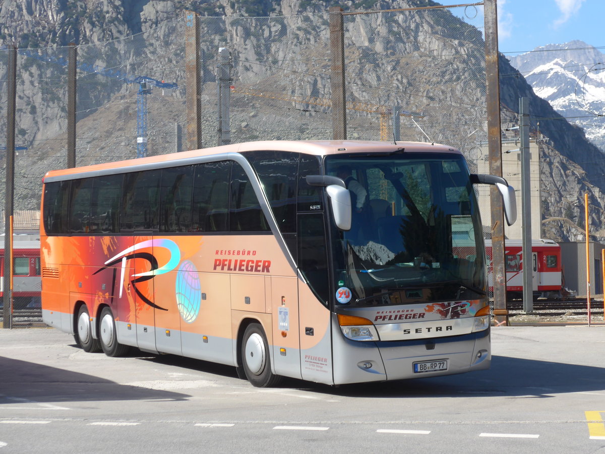 (179'601) - Aus Deutschland: Pflieger, B�blingen - BB-RP 77 - Setra am 14. April 2017 beim Bahnhof Andermatt