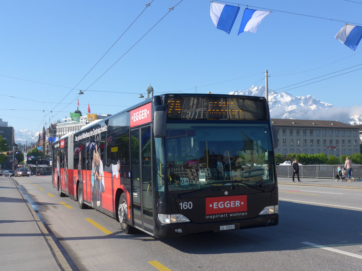(179'750) - VBL Luzern - Nr. 160/LU 15'023 - Mercedes am 29. April 2017 in Luzern, Bahnhofbr�cke