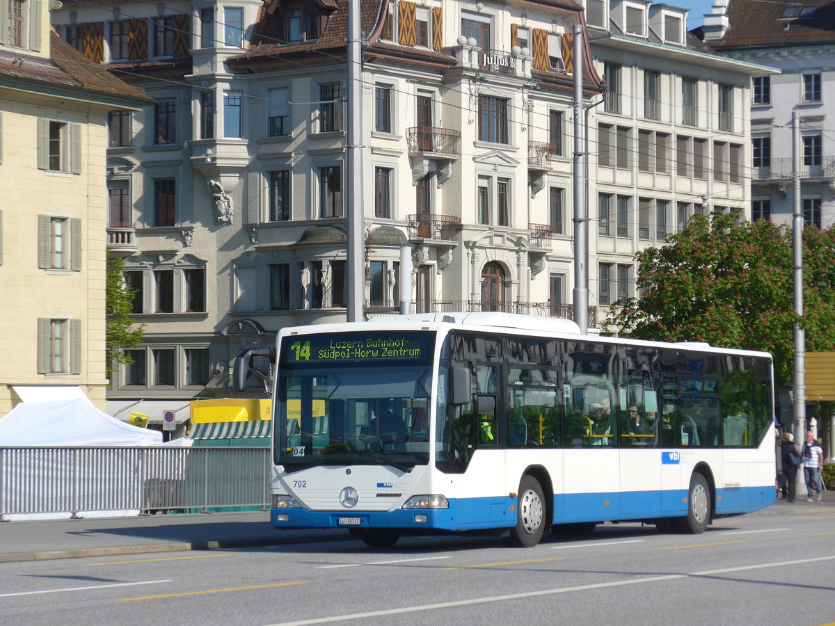 (179'7668) - VBL Luzern - Nr. 702/LU 15'717 - Mercedes (ex Heggli, Kriens Nr. 702; ex EvoBus, Kloten) am 29. April 2017 in Luzern, Bahnhofbr�cke