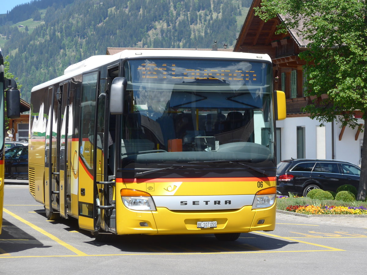 (180'782) - K�bli, Gstaad - Nr. 6/BE 107'055 - Setra am 26. Mai 2017 beim Bahnhof Gstaad