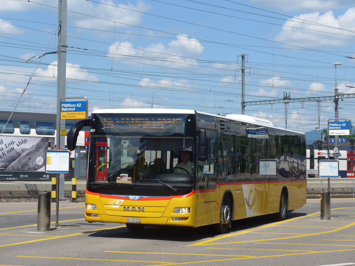 (181'118) - Schuler, Feusisberg - SZ 110'233 - MAN am 15. Juni 2017 beim Bahnhof Pf�ffikon