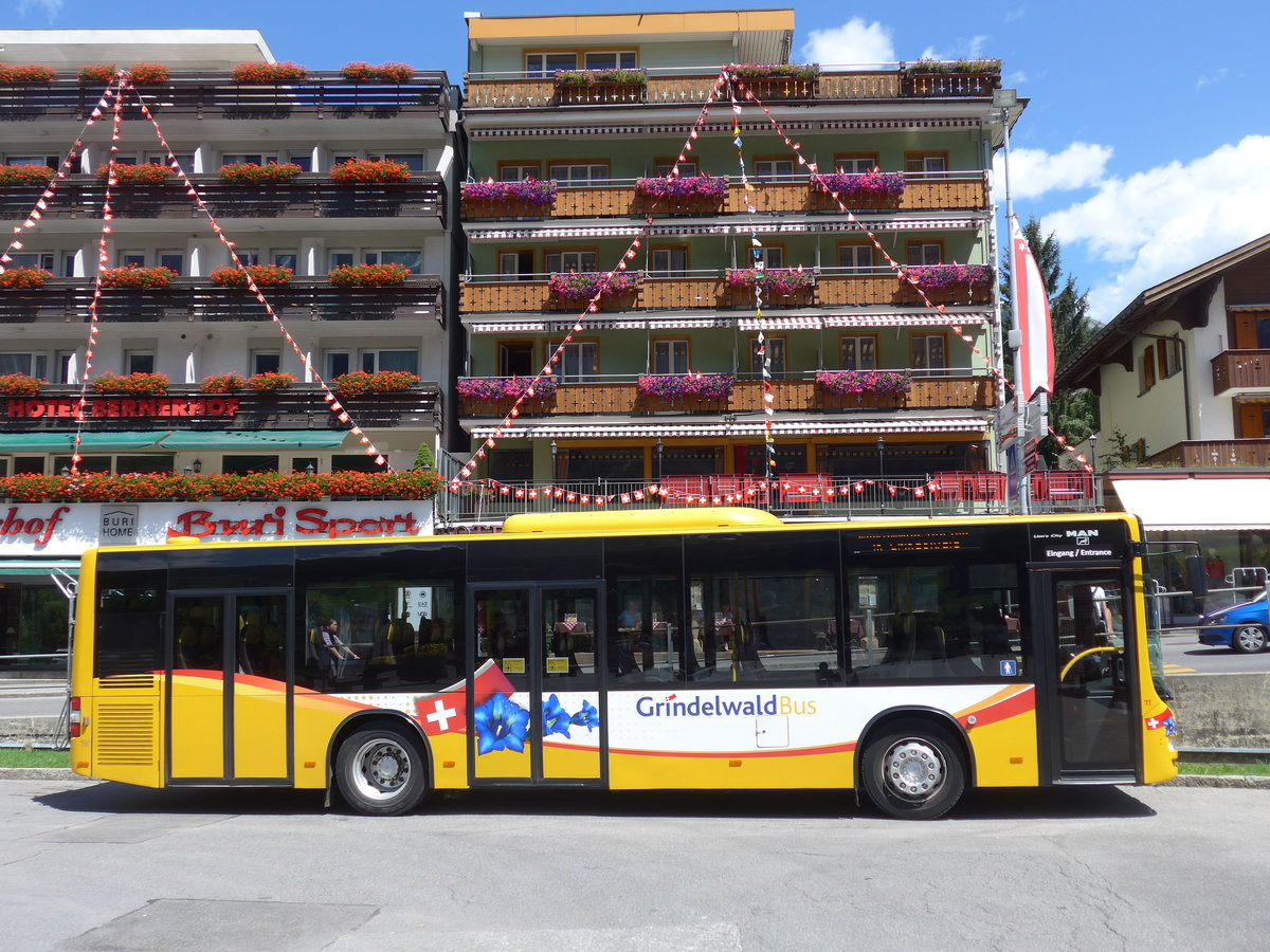 (182'358) - AVG Grindelwald - Nr. 11/BE 261'865 - MAN/G�ppel am 30. Juli 2017 beim Bahnhof Grindelwald
