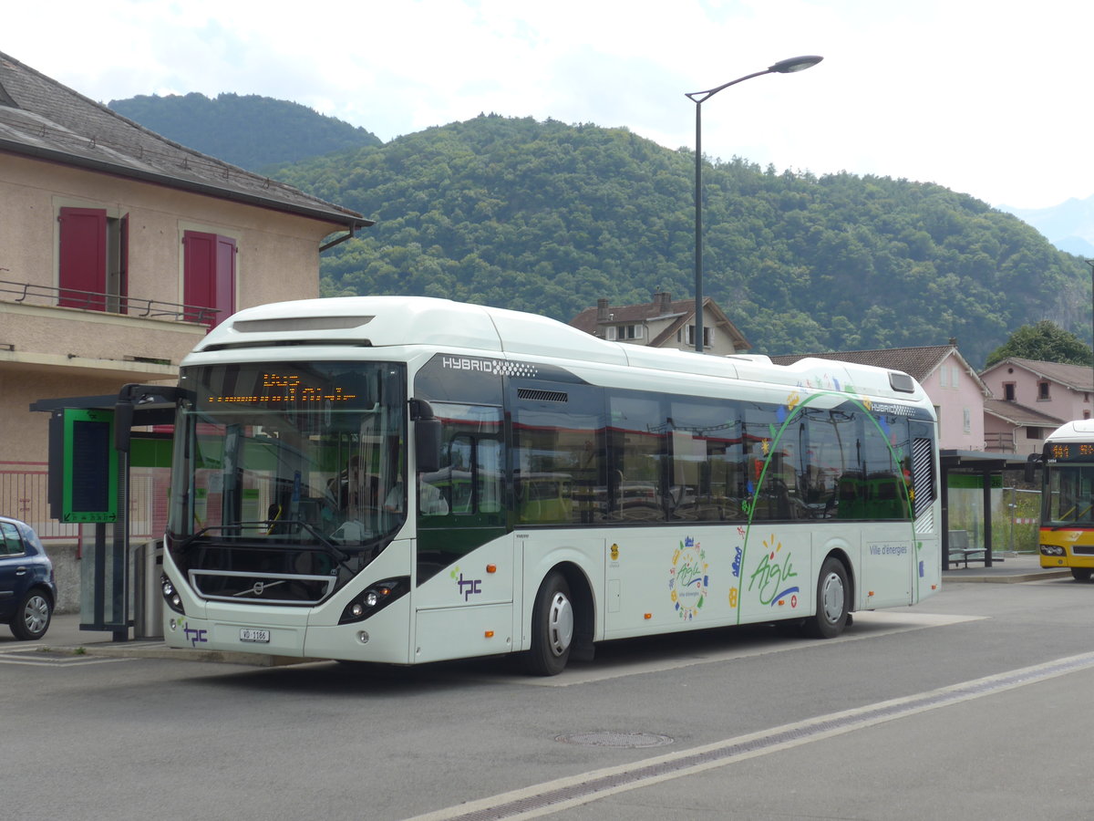 (183'993) - TPC Aigle - VD 1186 - Volvo (ex Volvo, S-G�teborg) am 24. August 2017 beim Bahnhof Aigle