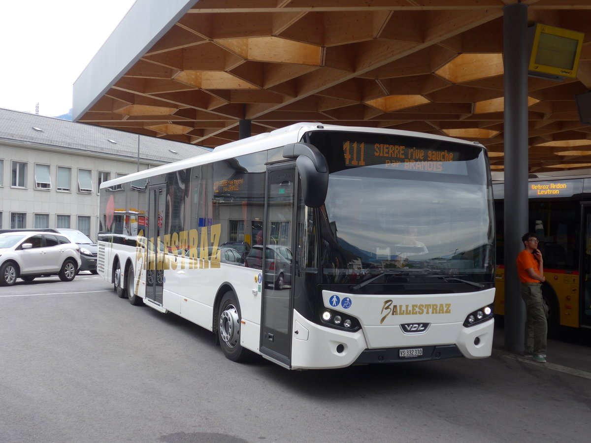 (184'061) - Ballestraz, Gr�ne - VS 332'330 - VDL am 24. August 2017 beim Bahnhof Sion