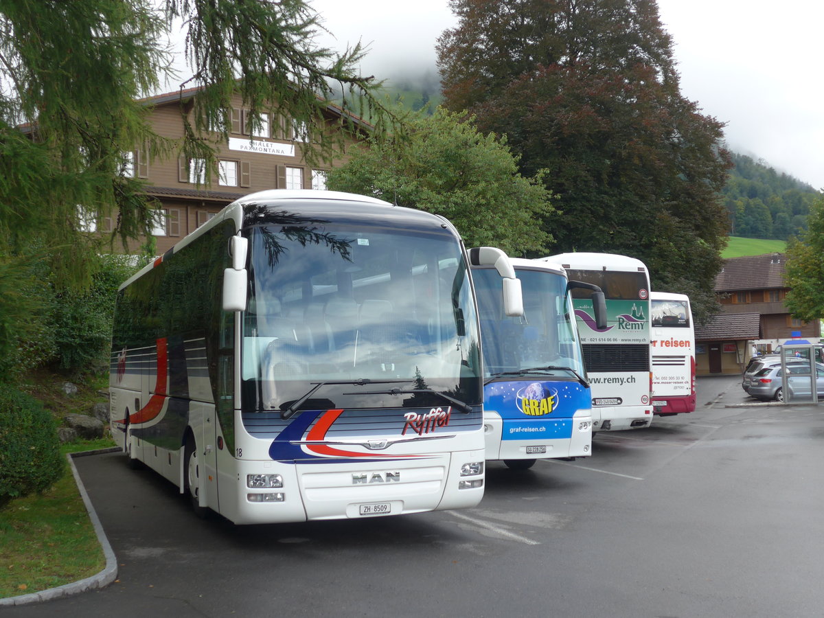 (184'725) - Ryffel, Volketswil - Nr. 18/ZH 8509 - MAN am 10. September 2017 in Fl�eli-Ranft, Dorf