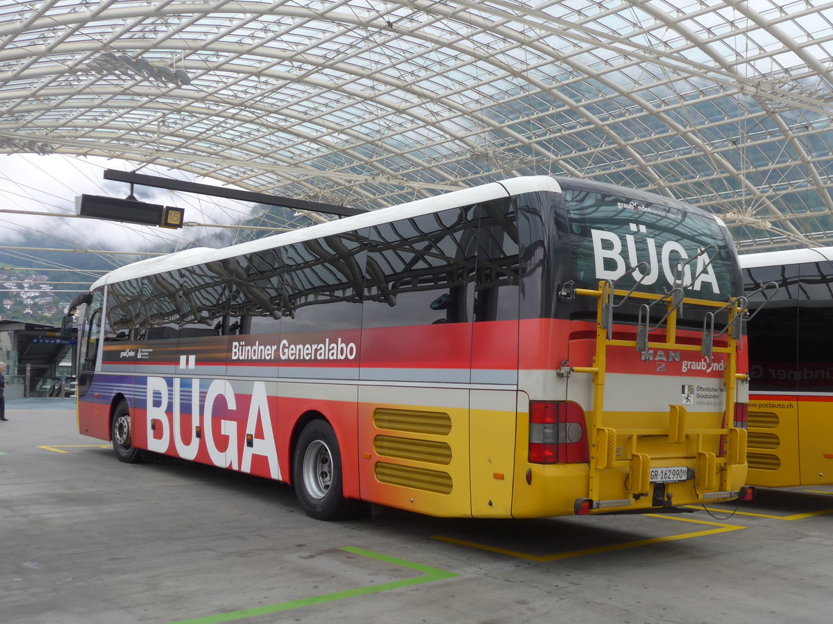 (184'802) - PostAuto Graub�nden - GR 162'990 - MAN am 16. September 2017 in Chur, Postautostation