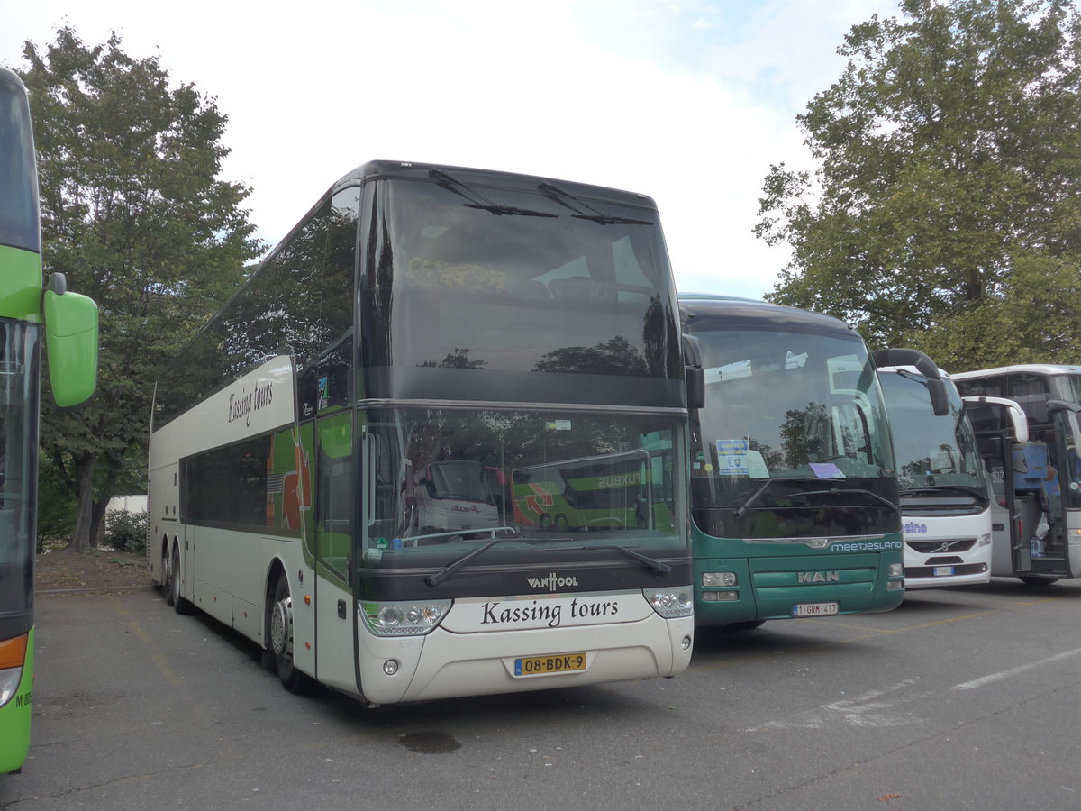 (185'058) - Aus Holland: Kassing, Bunnik - 08-BDK-9 - Van Hool am 16. September 2017 in Z�rich, Sihlquai