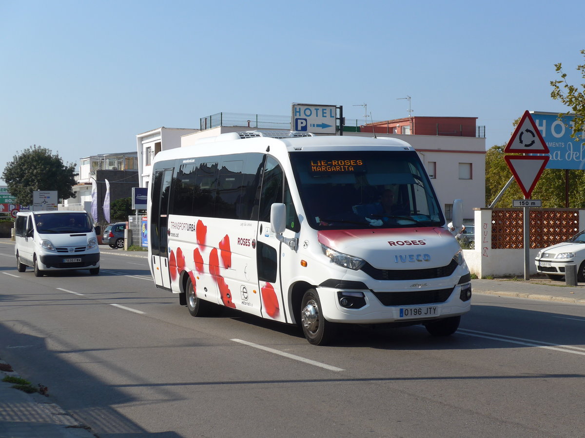(185'668) - Transport urb�, Roses - Nr. 24/0196 JTY - Iveco am 29. September 2017 in Roses