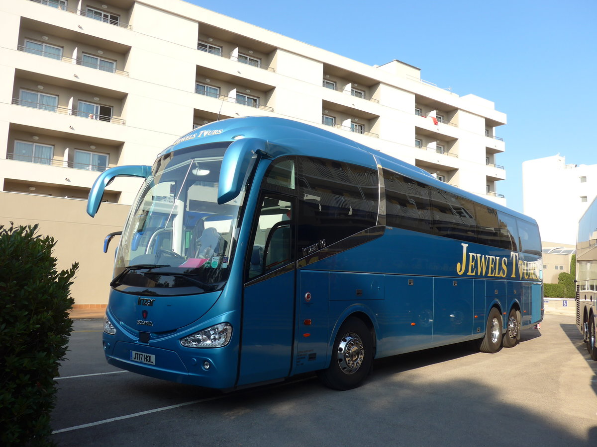 (185'679) - Aus England: Jewels, Gravesend - JT17 HOL - Scania/Irizar am 29. September 2017 in Roses, Hotels Mediterr�neo