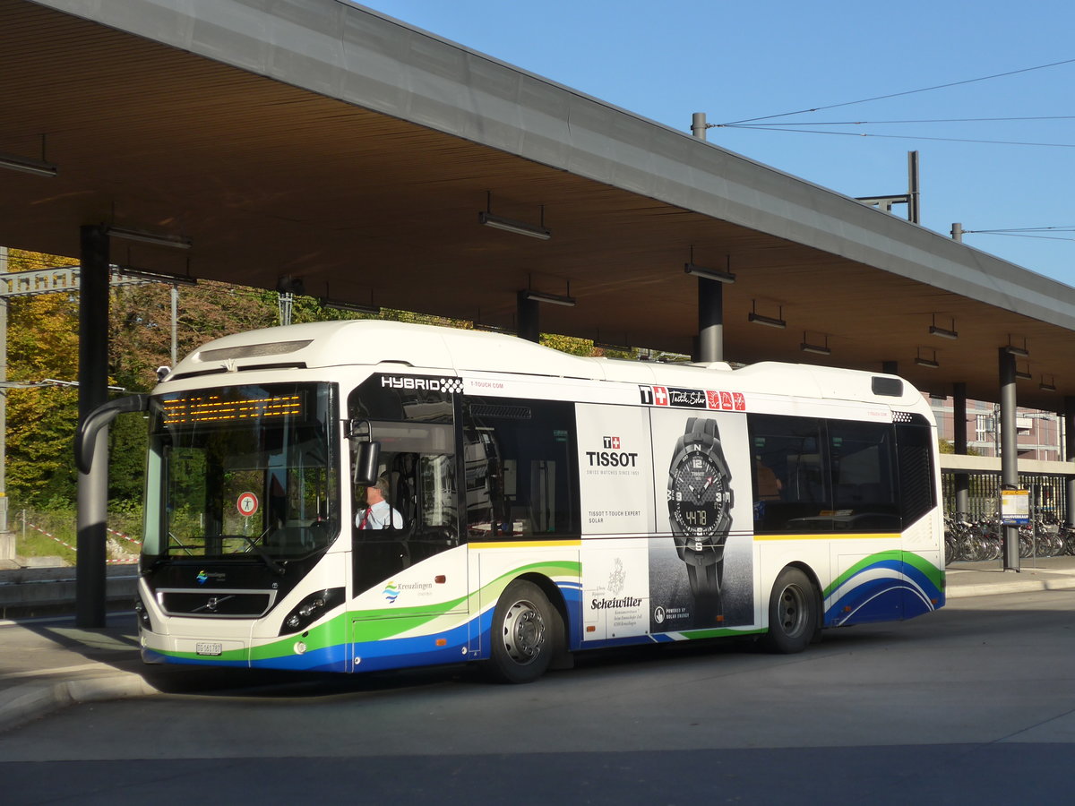 (185'960) - SBK Kreuzlingen - Nr. 87/TG 161'787 - Volvo am 19. Oktober 2017 beim Bahnhof Kreuzlingen