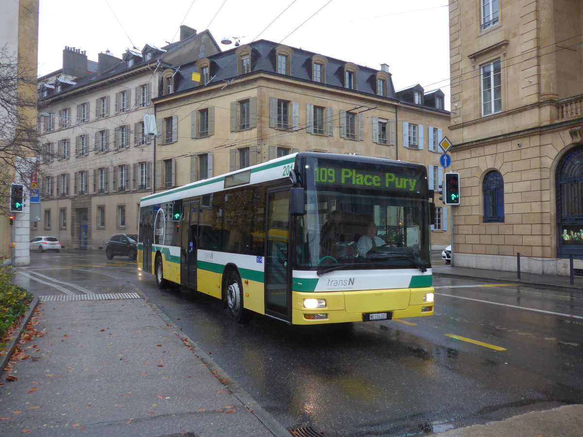 (186'600) - transN, La Chaux-de-Fonds - Nr. 201/NE 114'201 - MAN (ex TN Neuch�tel Nr. 201) am 25. November 2017 in Neuch�tel, Place Pury