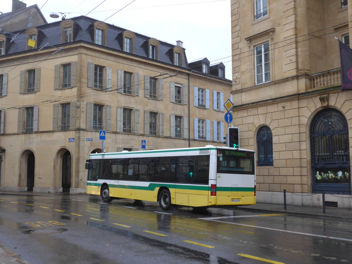 (186'608) - transN, La Chaux-de-Fonds - Nr. 628/NE 111'228 - MAN (ex TN Neuch�tel Nr. 228) am 25. November 2017 in Neuch�tel, Place Pury