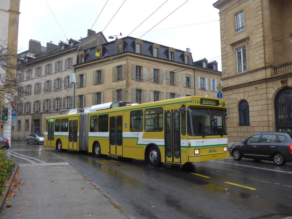 (186'616) - transN, La Chaux-de-Fonds - Nr. 114 - NAW/Hess Gelenktrolleybus (ex TN Neuch�tel Nr. 114) am 25. November 2017 in Neuch�tel, Place Pury