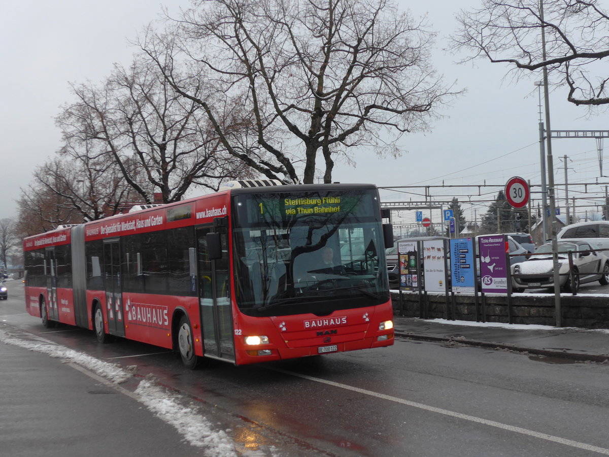 (187'100) - STI Thun - Nr. 122/BE 700'122 - MAN am 18. Dezember 2017 bei der Schiffl�ndte Thun