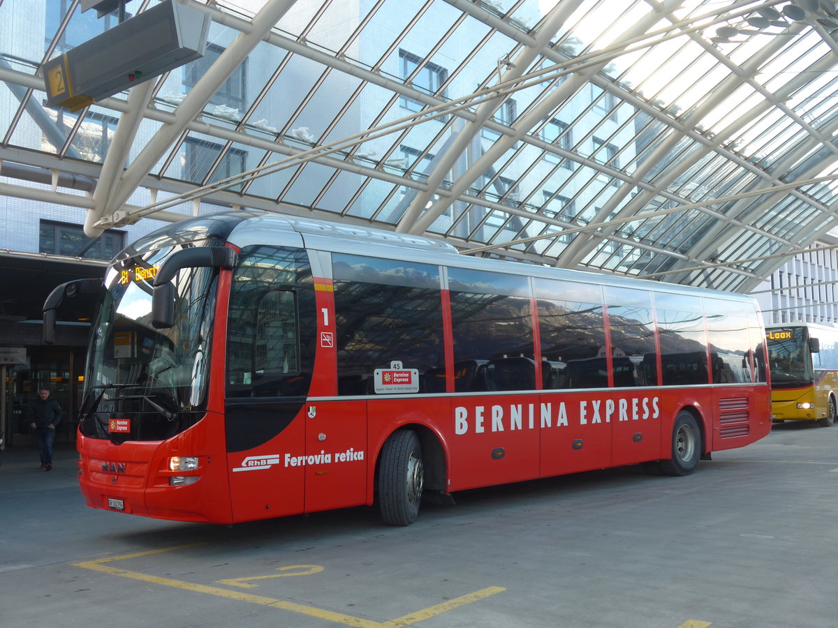 (187'405) - PostAuto Graub�nden - GR 162'994 - MAN (ex GR 162'972) am 26. Dezember 2017 in Chur, Postautostation