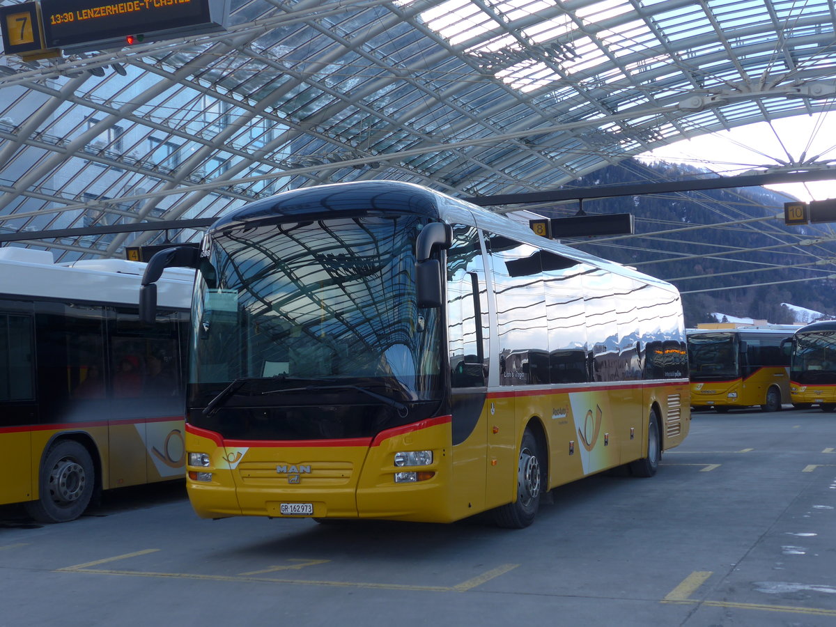 (187'421) - PostAuto Graub�nden - GR 162'973 - MAN am 26. Dezember 2017 in Chur, Postautostation