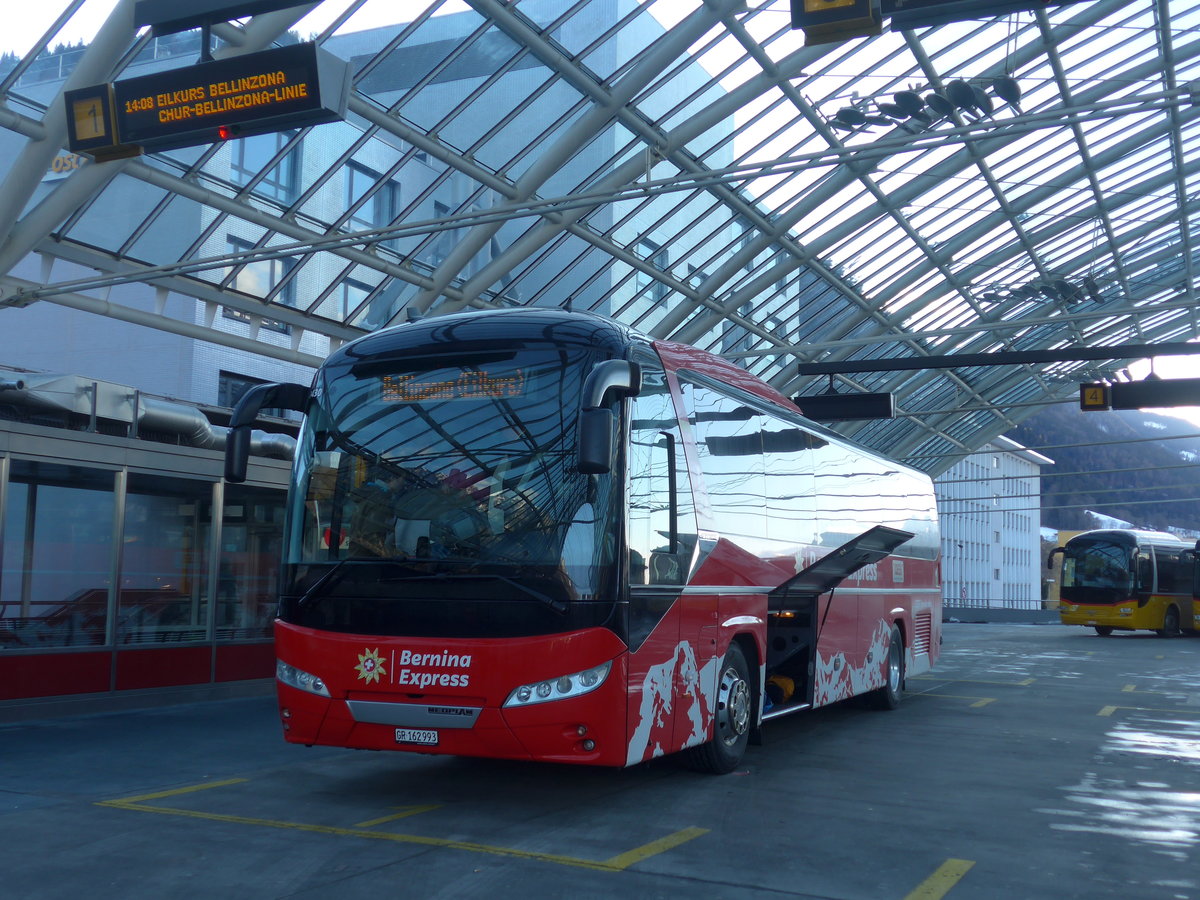 (187'599) - PostAuto Graub�nden - GR 162'993 - Neoplan am 1. Januar 2018 in Chur, Postautostation