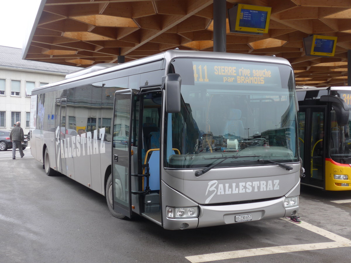 (188'030) - Ballestraz, Gr�ne - VS 230'657 - Irisbus am 20. Januar 2018 beim Bahnhof Sion