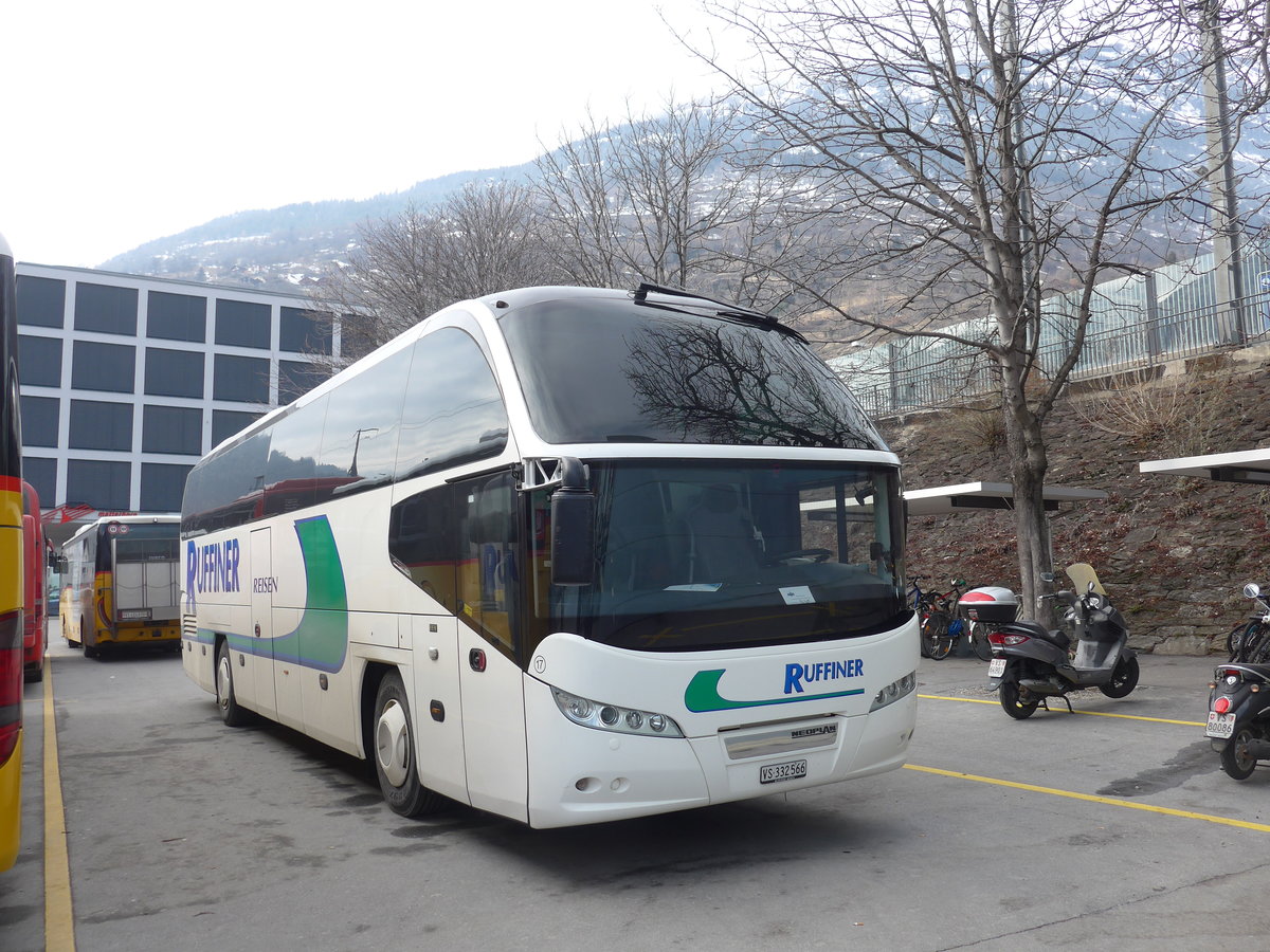 (188'446) - Ruffiner, Turtmann - Nr. 17/VS 332'566 - Neoplan (ex M�ller, D-Birkenfeld Nr. 20) am 11. Februar 2018 beim Bahnhof Brig