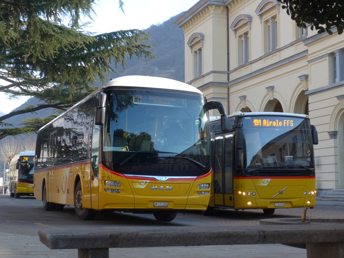(188'569) - PostAuto Graub�nden - GR 173'206 - MAN am 14. Februar 2018 beim Bahnhof Bellinzona
