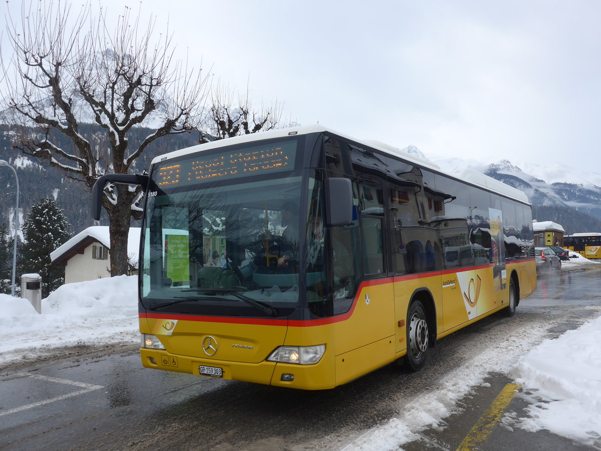 (188'755) - PostAuto Graub�nden - GR 159'303 - Mercedes am 16. Februar 2018 beim Bahnhof Scuol-Tarasp