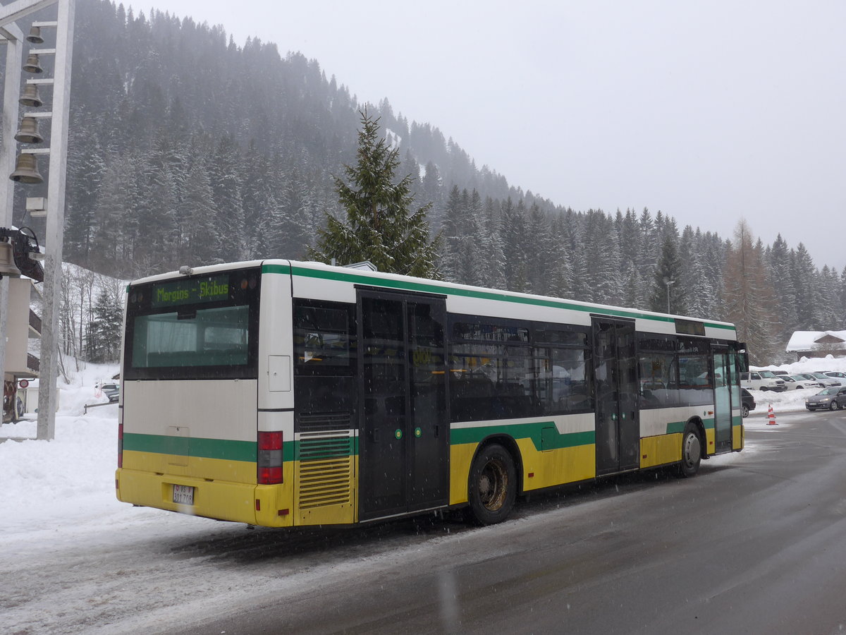 (188'985) - T�l�morgins, Morgins - VS 301'708 - MAN (ex TN Neuch�tel Nr. 223) am 3. M�rz 2018 in Morgins, Place d'Eglise