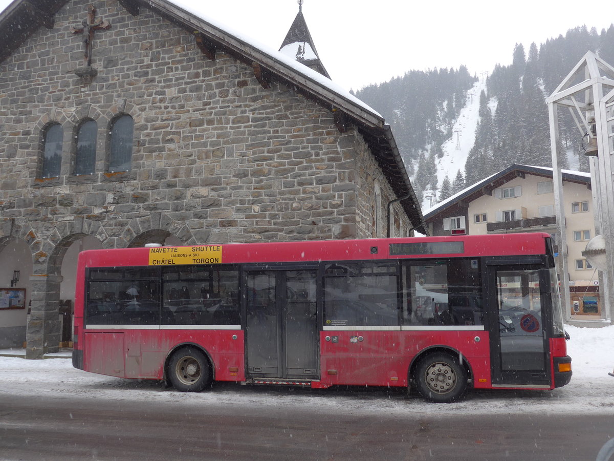 (188'988) - T�l�morgins, Morgins - VS 410'452 - MAN/Berkhof (ex Dysli, Bern Nr. 467; ex Bernmobil, Bern Nr. 452) am 3. M�rz 2018 in Morgins, Place d'Eglise