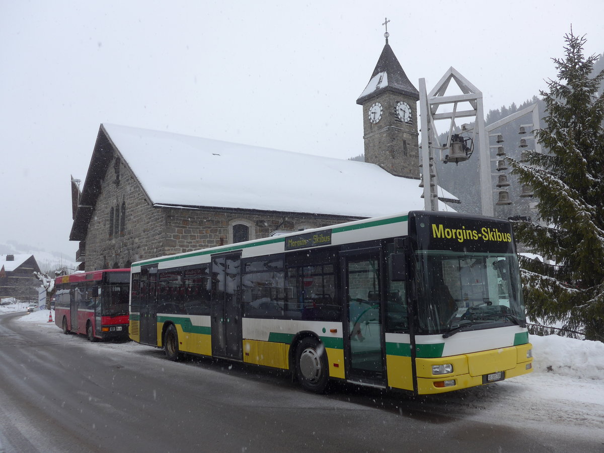 (188'991) - T�l�morgins, Morgins - VS 301'708 - MAN (ex TN Neuch�tel Nr. 223) am 3. M�rz 2018 in Morgins, Place d'Eglise