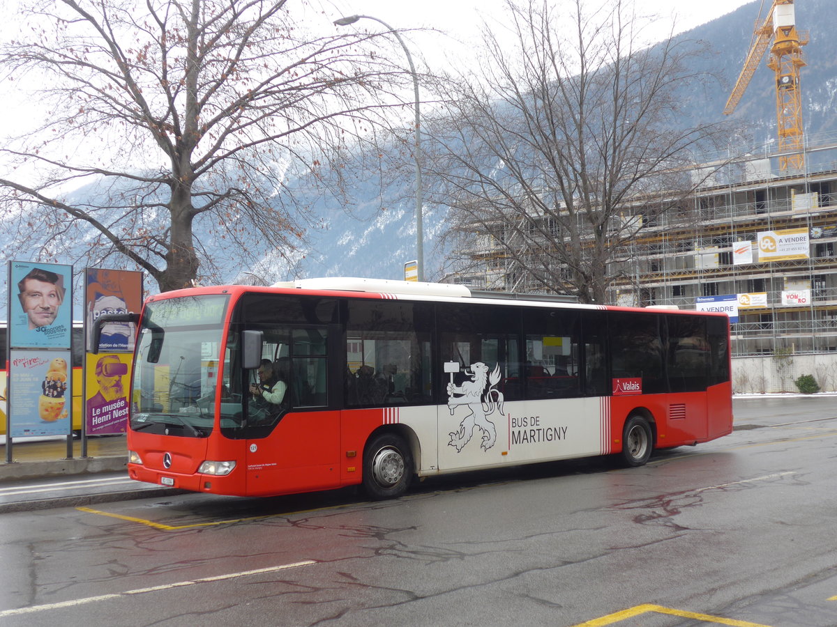 (189'021) - TMR Martigny - Nr. 121/VS 1104 - Mercedes am 3. M�rz 2018 beim Bahnhof Martigny