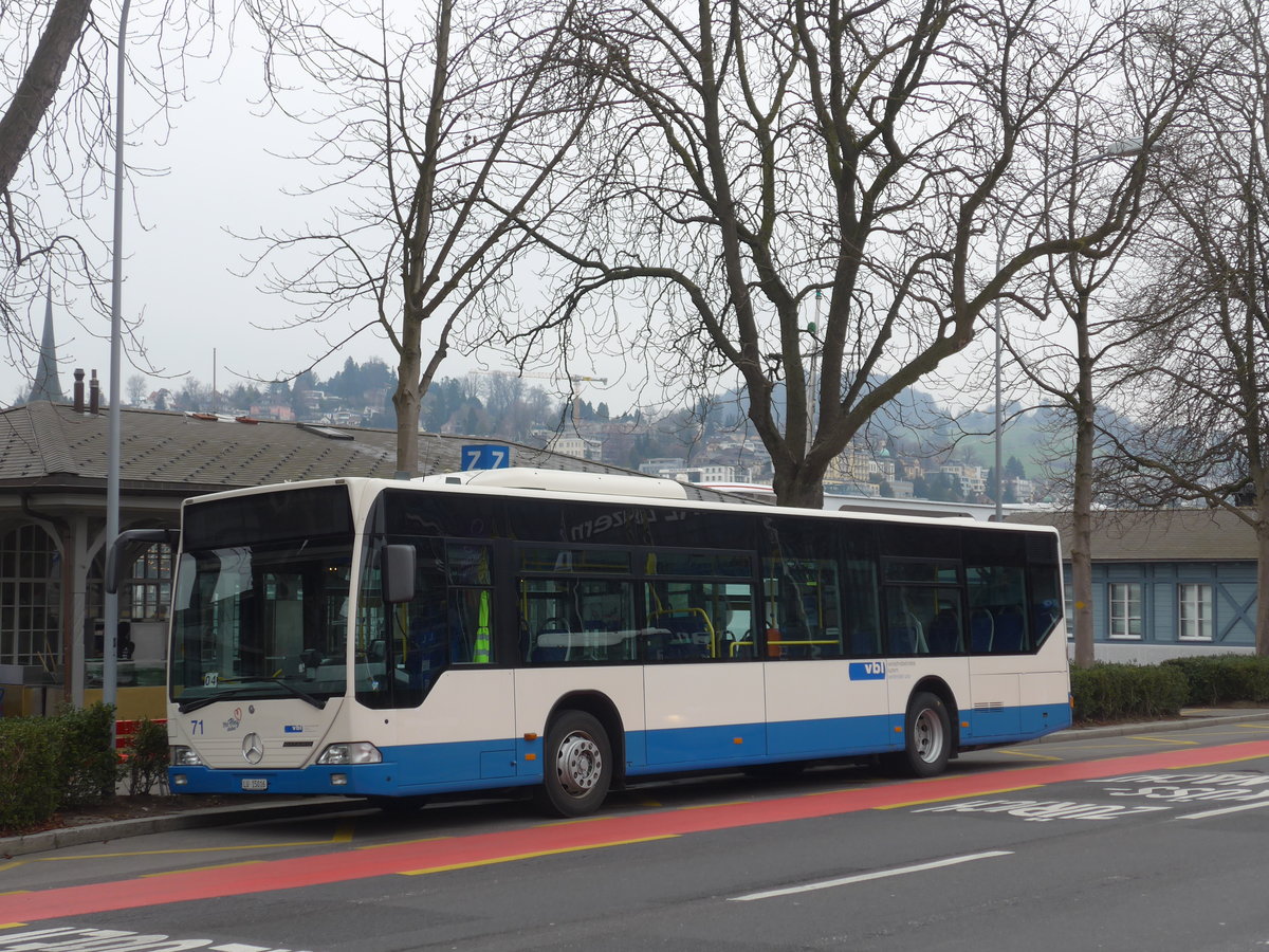 (189'302) - VBL Luzern - Nr. 71/LU 15'016 - Mercedes am 17. M�rz 2018 beim Bahnhof Luzern