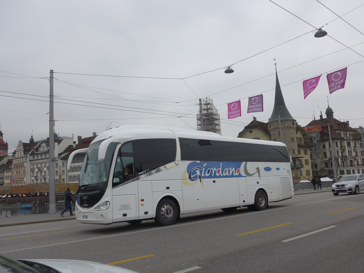 (189'380) - Aus Italien: Giordano, Frosinone - FA-812 HB - Scania/Irizar am 17. M�rz 2018 in Luzern, Bahnhofbr�cke