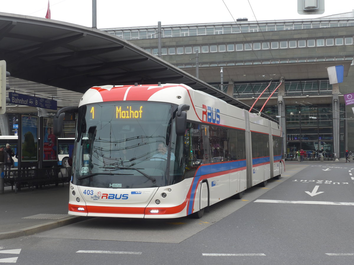 (189'404) - VBL Luzern - Nr. 403 - Hess/Hess Doppelgelenktrolleybus am 17. M�rz 2018 beim Bahnhof Luzern