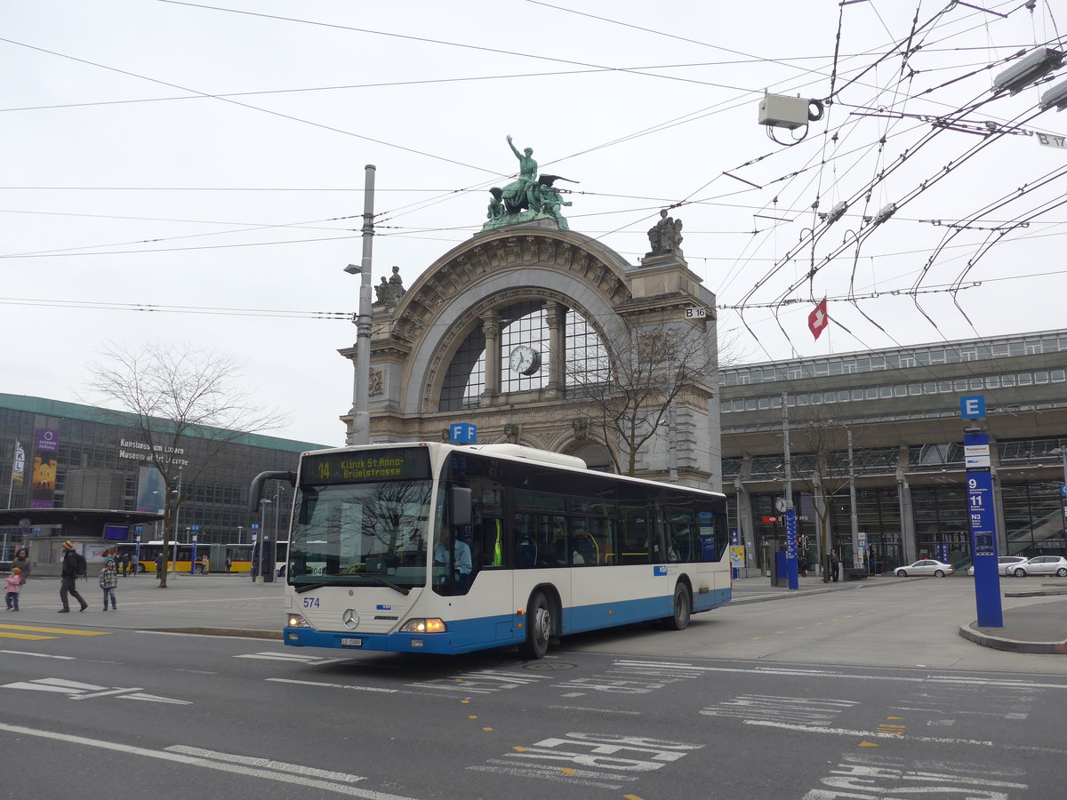 (189'407) - VBL Luzern - Nr. 574/LU 15'060 - Mercedes am 17. M�rz 2018 beim Bahnhof Luzern
