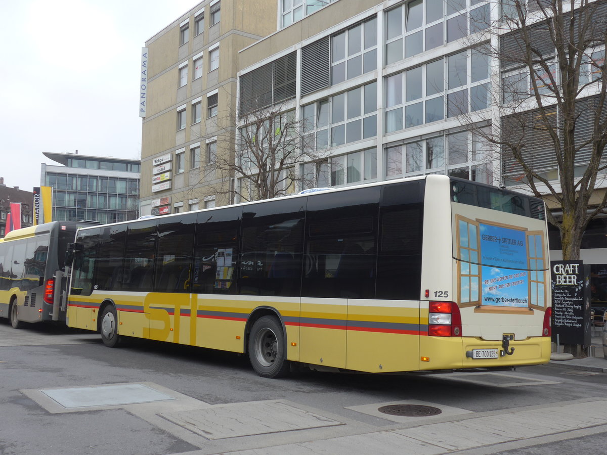 (189'606) - STI Thun - Nr. 125/BE 700'125 - MAN am 26. M�rz 2018 beim Bahnhof Thun