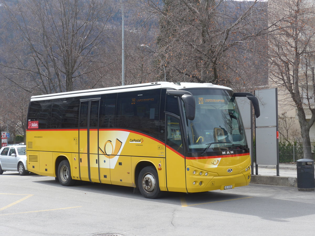 (189'727) - TMR Martigny - Nr. 127/VS 1110 - MAN/Beulas am 30. M�rz 2018 beim Bahnhof Martigny