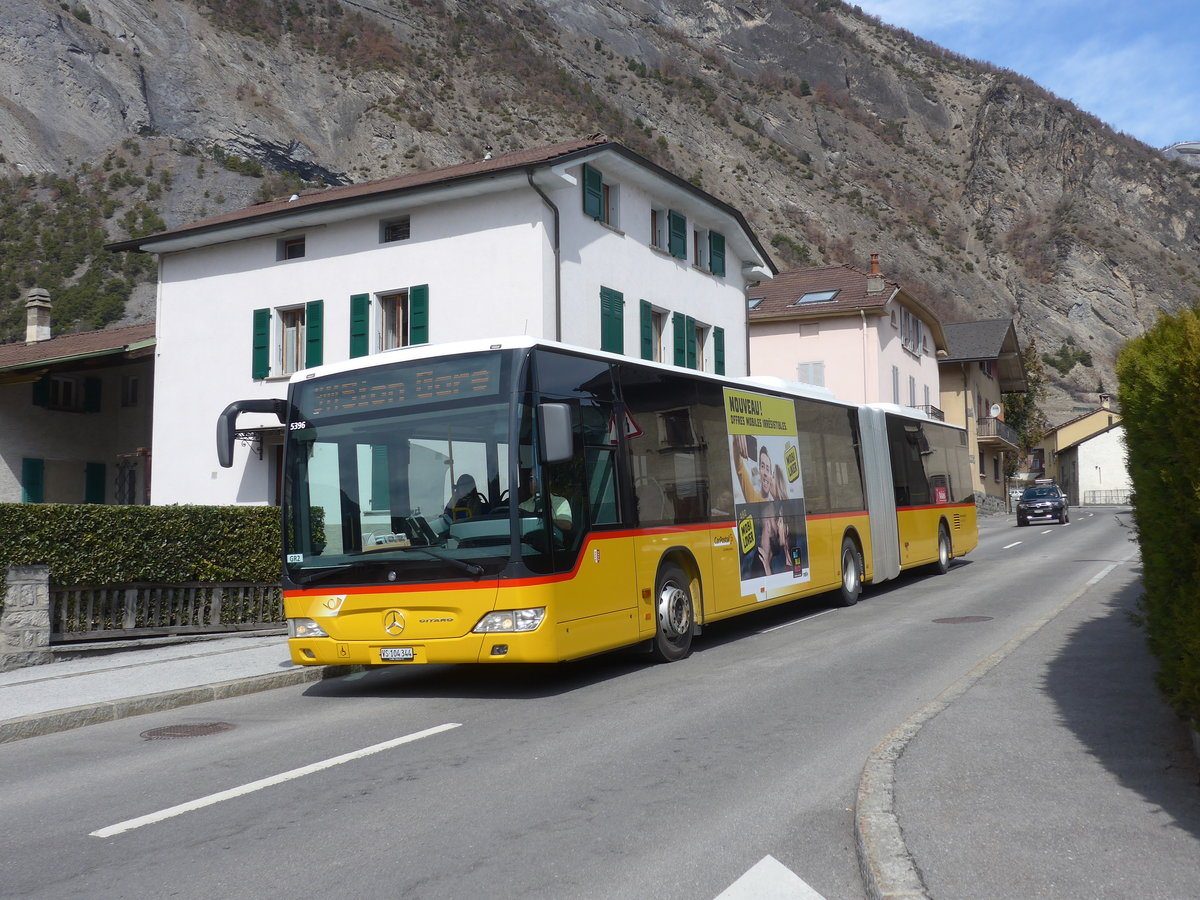 (189'743) - Buchard, Leytron - VS 104'344 - Mercedes am 30. M�rz 2018 in Leytron, Route de Chamoson