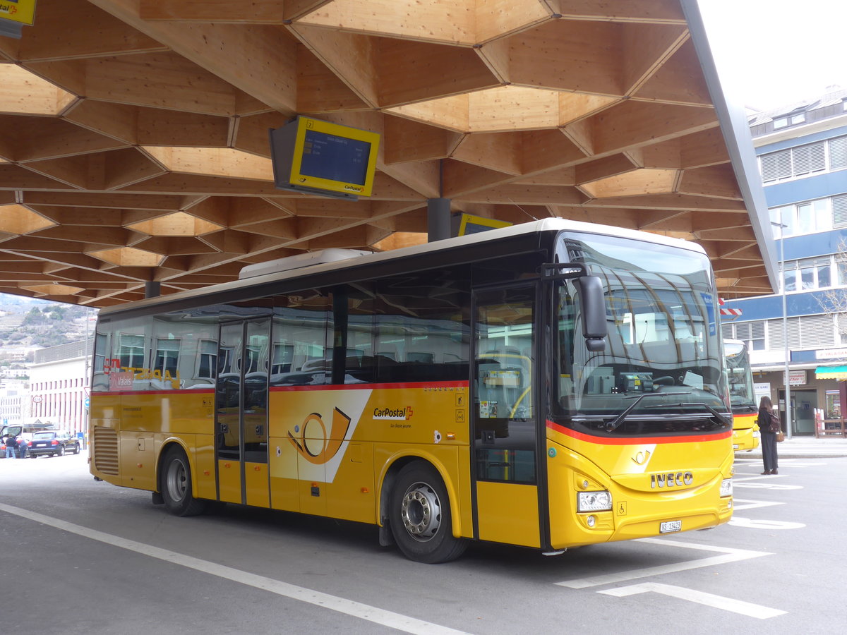 (189'752) - Ev�quoz, Erde - VS 13'423 - Iveco am 30. M�rz 2018 beim Bahnhof Sion