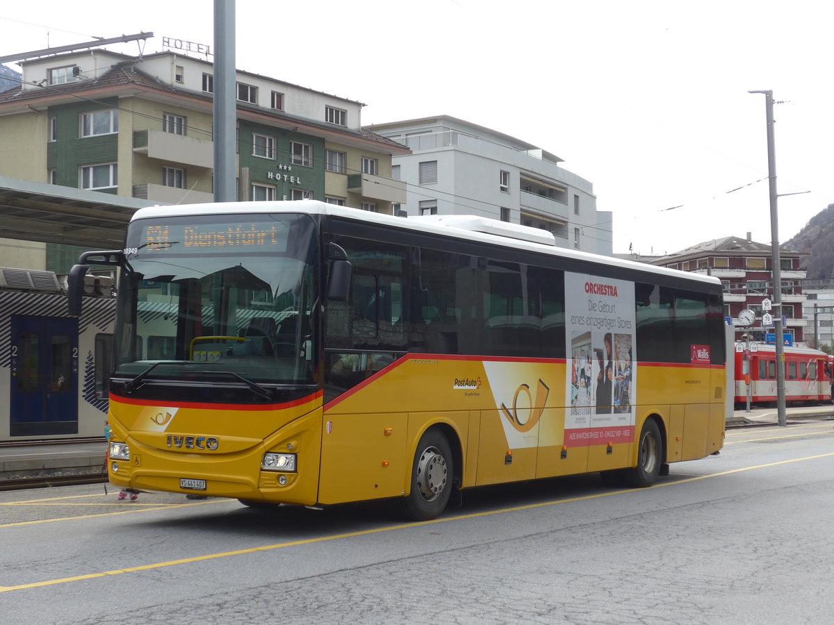 (189'785) - PostAuto Wallis - VS 441'407 - Iveco am 30. M�rz 2018 beim Bahnhof Brig