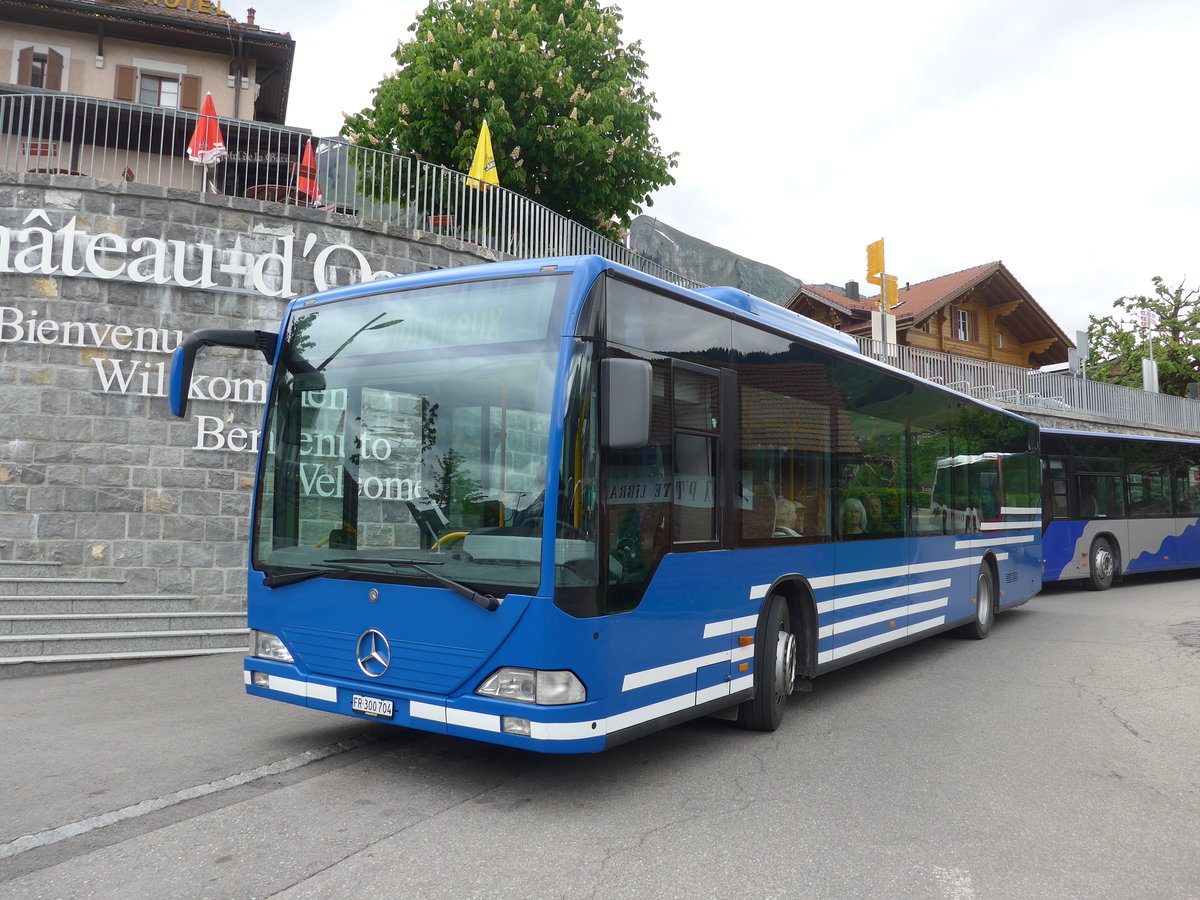 (193'266) - Interbus, Yverdon - FR 300'704 - Mercedes (ex AFA Adelboden Nr. 93; ex AFA Adelboden Nr. 5) am 21. Mai 2018 beim Bahnhof Ch�teau-d'Oex