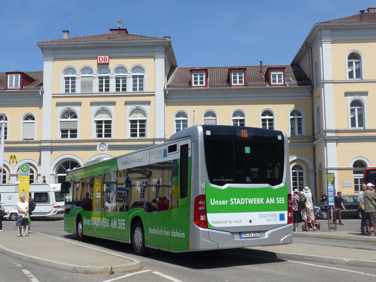 (193'549) - SVF Friedrichshafen - FN-SV 2527 - Mercedes am 26. Mai 2018 beim Stadtbahnhof Friedrichshafen