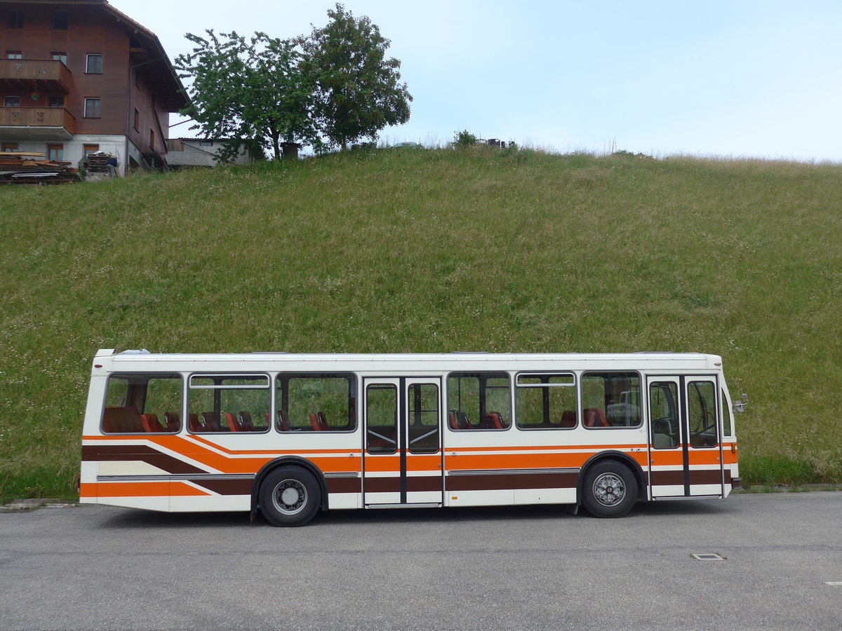 (193'675) - Wegm�ller, M�nsingen - BE 399'675 - FBW/R&J (ex Bamert, Wollerau) am 3. Juni 2018 beim Bahnhof Emmenmatt