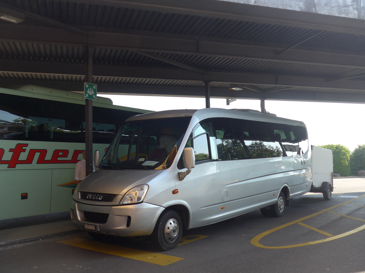 (194'005) - Scheiben, Emmenmatt - BE 891'947 - Iveco am 16. Juni 2018 in Pratteln, Autobahnrastst�tte