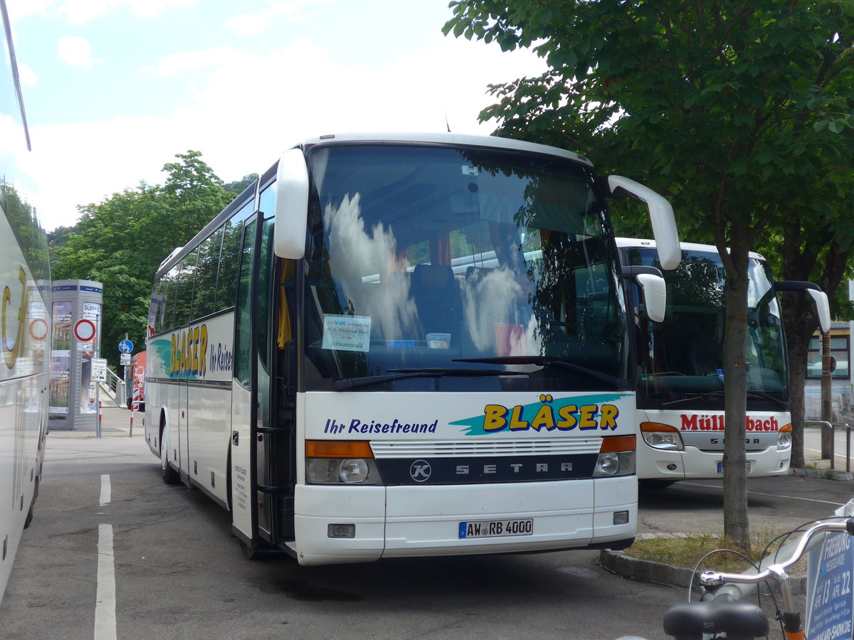 (194'235) - Bl�ser, Kempenich-Engeln - AW-RB 4000 - Setra am 18. Juni 2018 in Freiburg, Karlsplatz